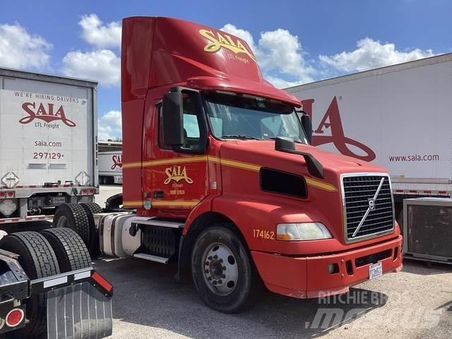 Volvo VNM42T Тягачі