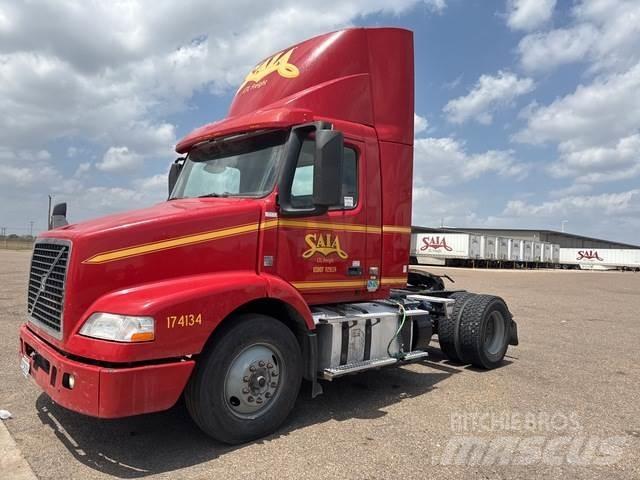 Volvo VNM42T Тягачі