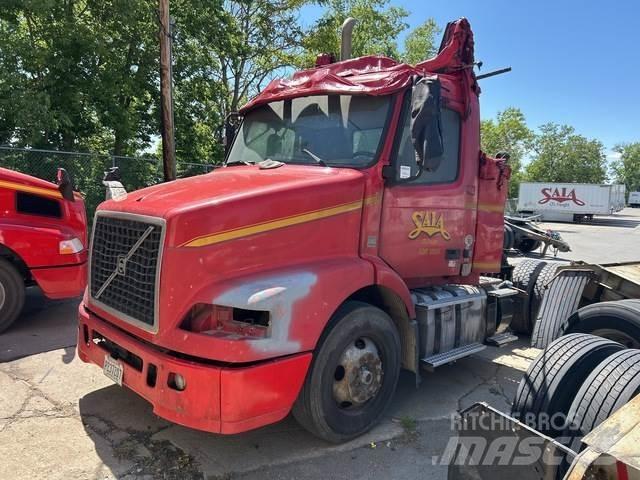 Volvo VNM42T Тягачі