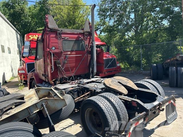 Volvo VNM42T Тягачі