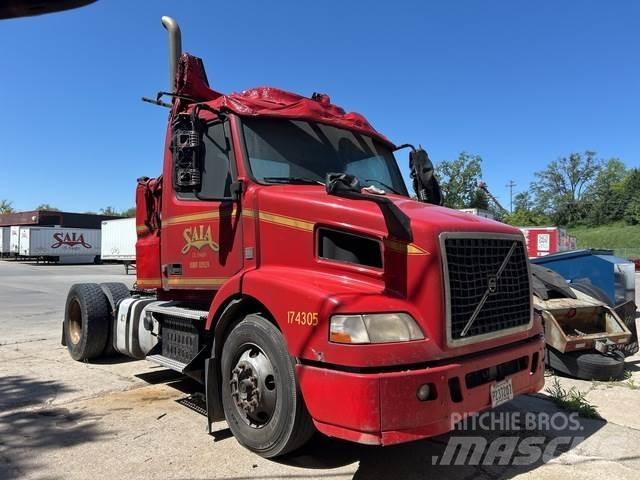 Volvo VNM42T Тягачі