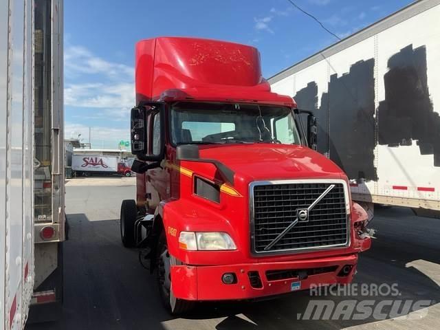 Volvo VNM42T Тягачі