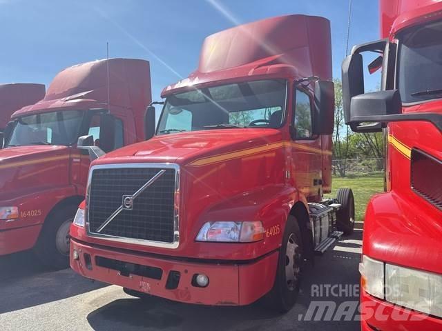 Volvo VNM42T Тягачі