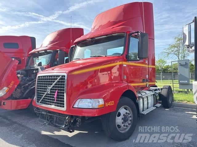 Volvo VNM42T Тягачі
