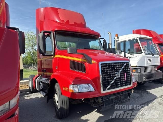 Volvo VNM42T Тягачі