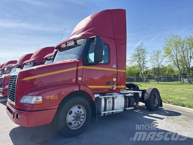 Volvo VNM42T Тягачі