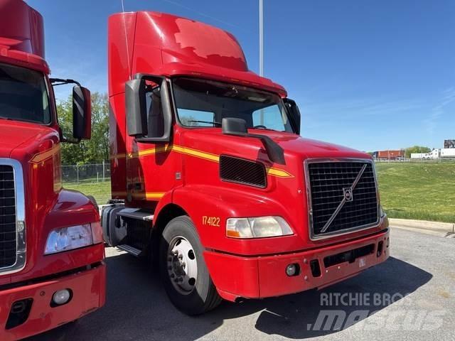 Volvo VNM42T Тягачі