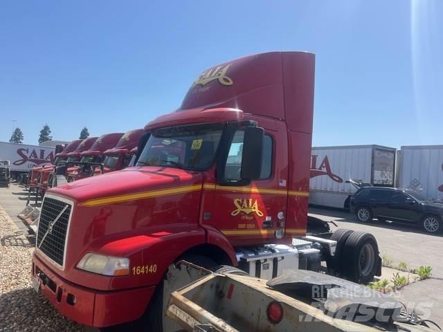 Volvo VNM42T Тягачі