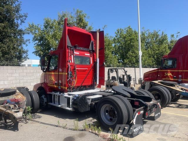 Volvo VNM42T Тягачі