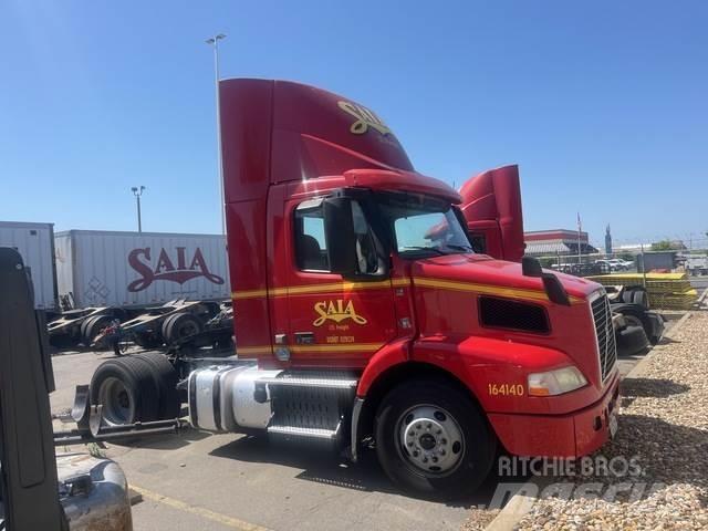 Volvo VNM42T Тягачі