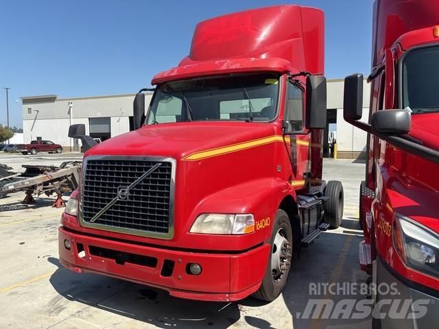 Volvo VNM42T Тягачі