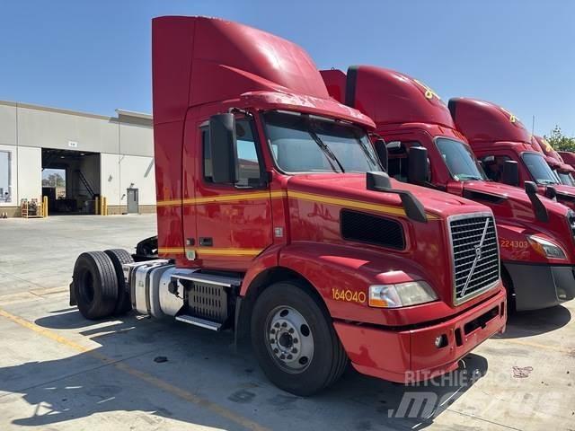 Volvo VNM42T Тягачі