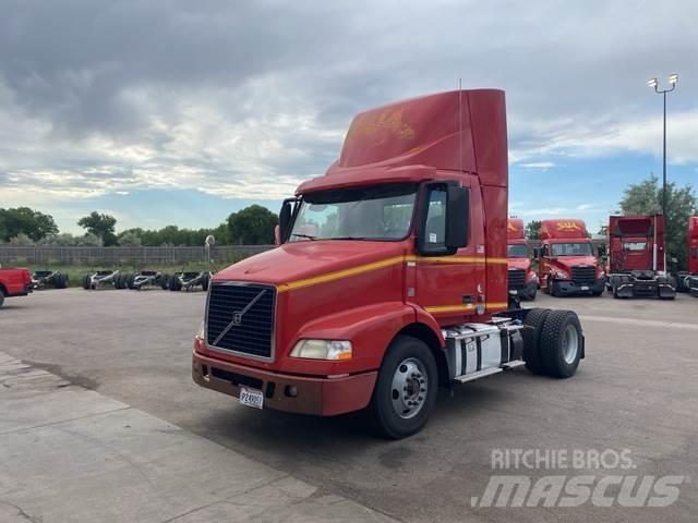 Volvo VNM42T Тягачі