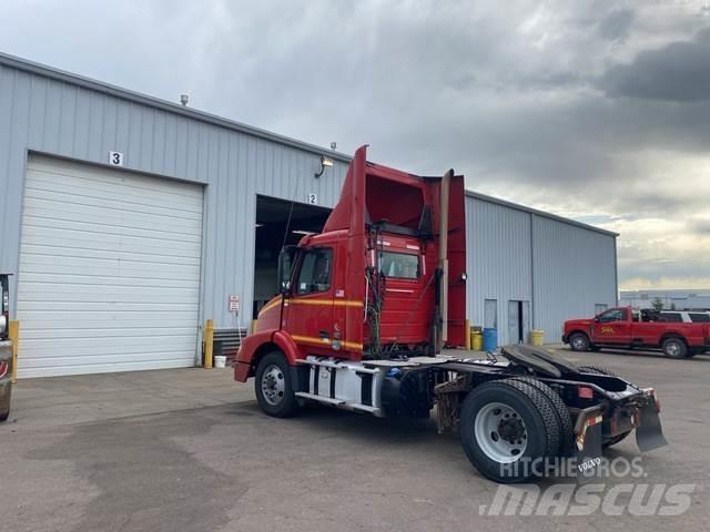 Volvo VNM42T Тягачі