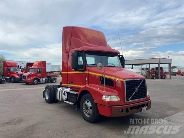 Volvo VNM42T Тягачі