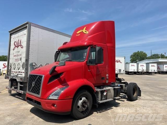 Volvo VNM42T Тягачі