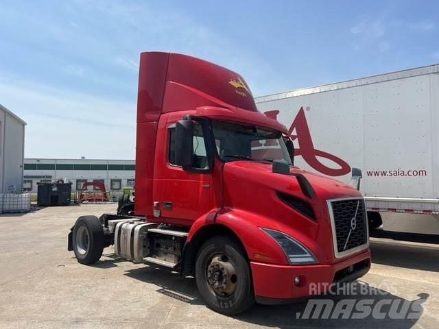 Volvo VNM42T Тягачі