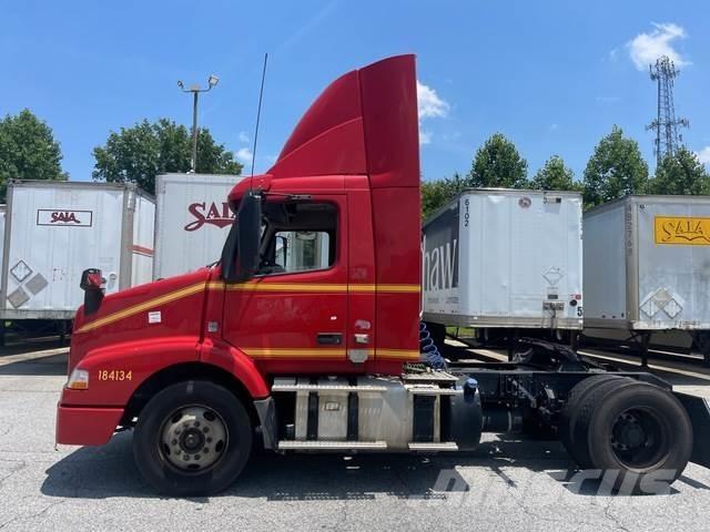 Volvo VNM42T Тягачі