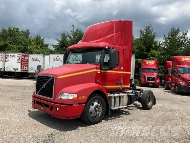 Volvo VNM42T Тягачі