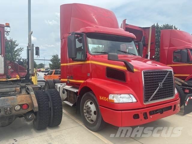 Volvo VNM42T Тягачі