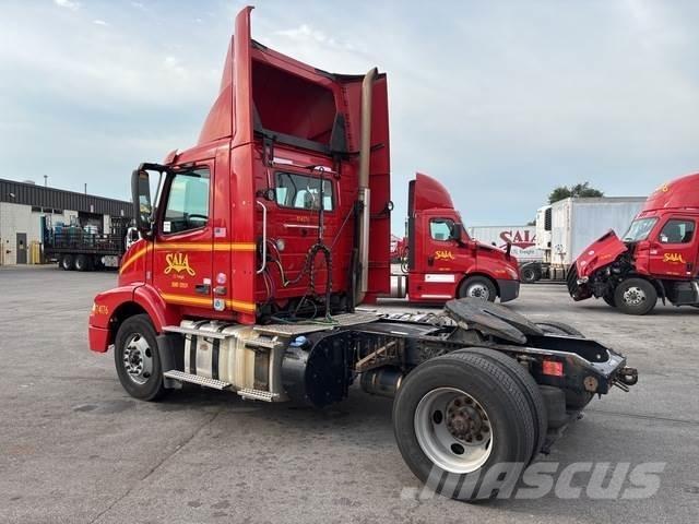 Volvo VNM42T Тягачі