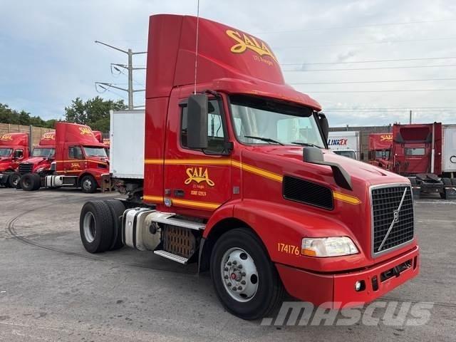 Volvo VNM42T Тягачі