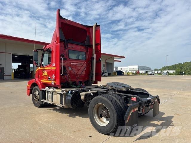 Volvo VNM42T Тягачі