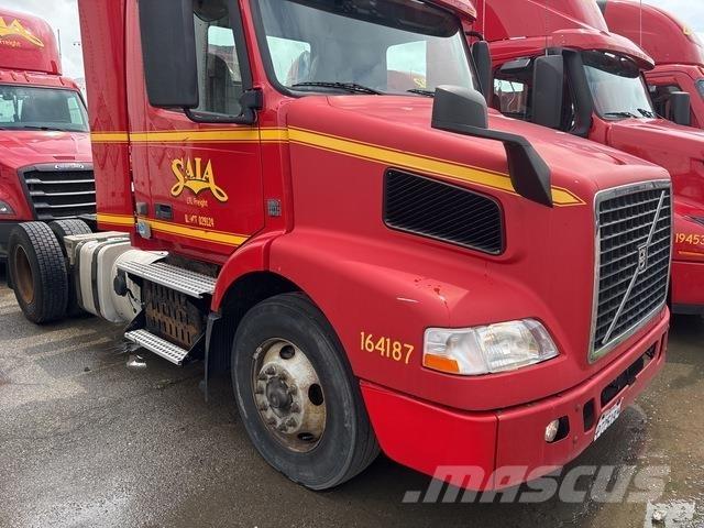 Volvo VNM42T Тягачі