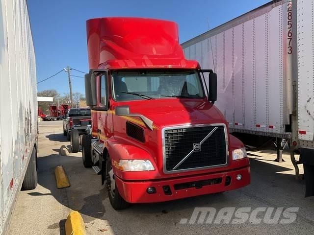 Volvo VNM42T Тягачі