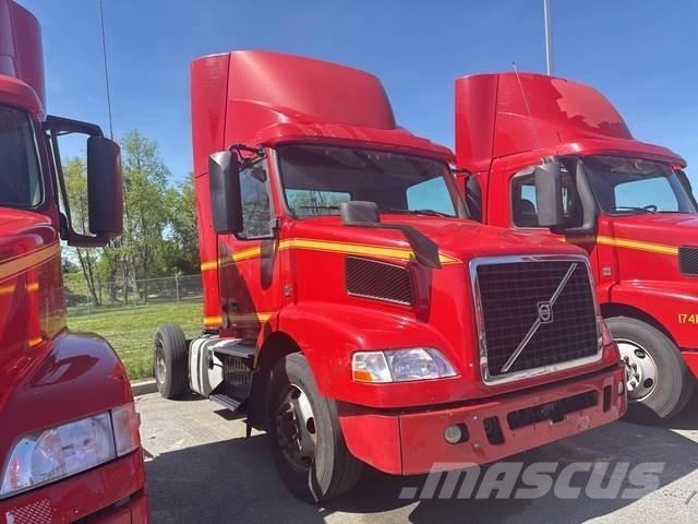 Volvo VNM42T Тягачі