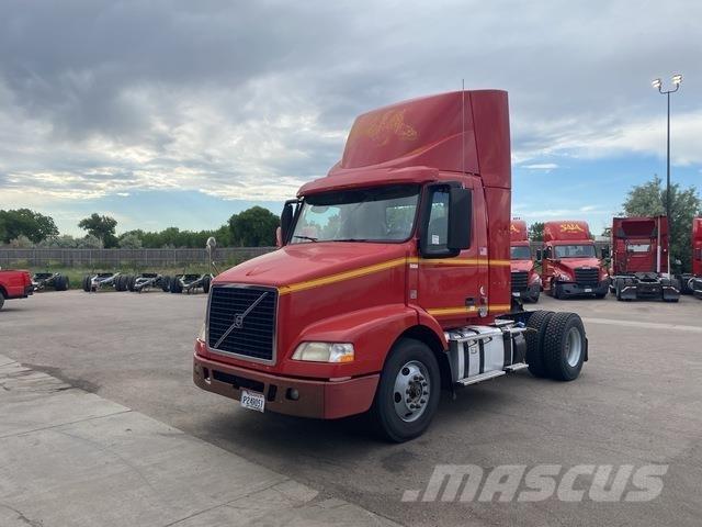 Volvo VNM42T Тягачі