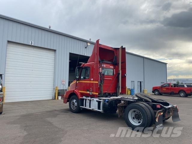 Volvo VNM42T Тягачі
