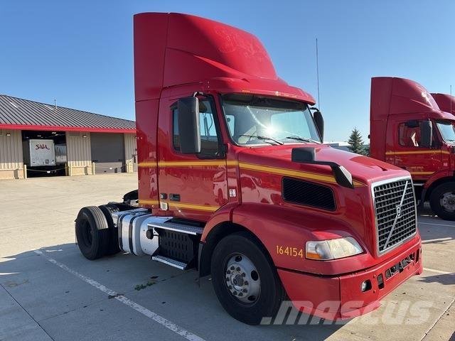 Volvo VNM42T Тягачі