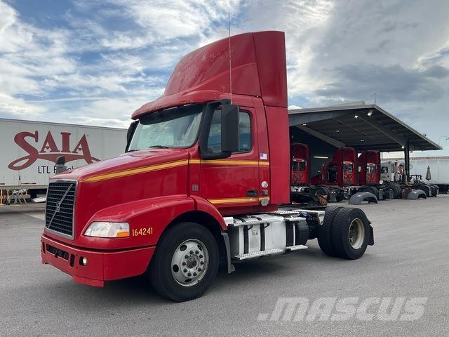 Volvo VNM42T Тягачі