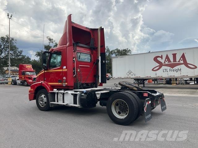 Volvo VNM42T Тягачі