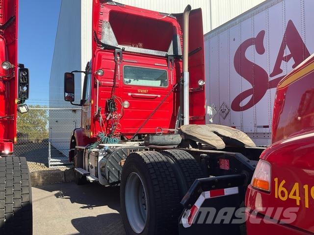 Volvo VNM42T Тягачі