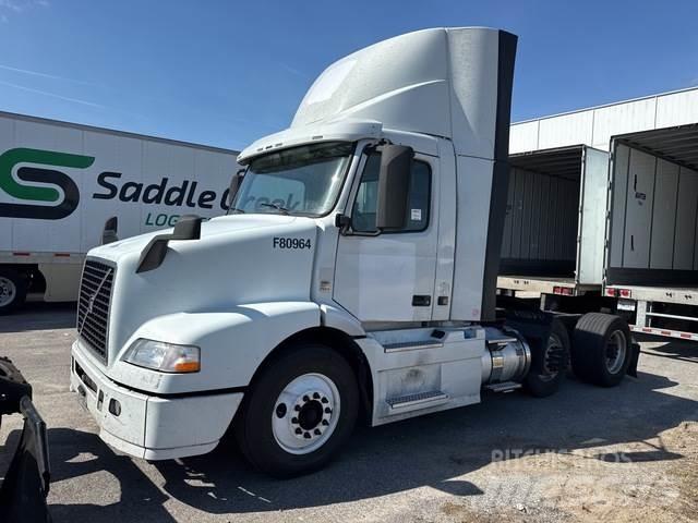 Volvo VNM64T Тягачі