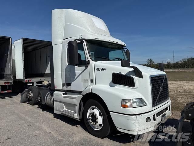 Volvo VNM64T Тягачі