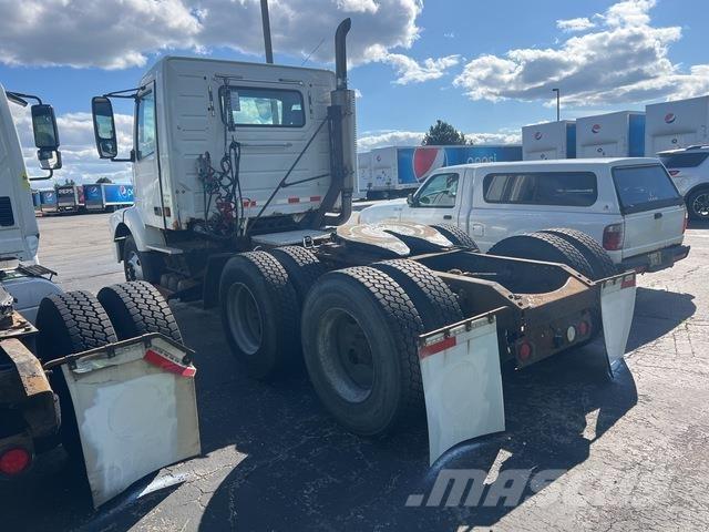 Volvo VNM64T Тягачі