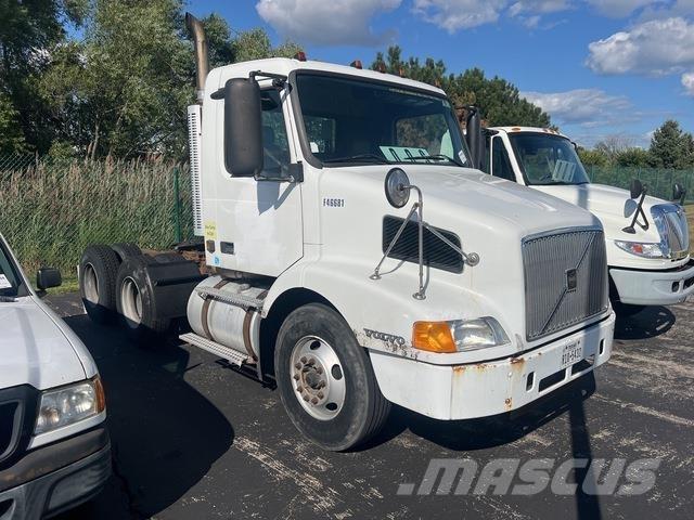Volvo VNM64T Тягачі
