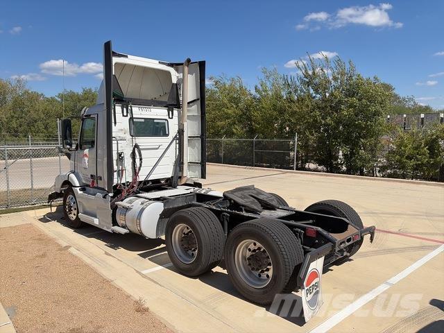 Volvo VNM64T Тягачі