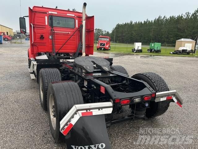 Volvo VNR Тягачі