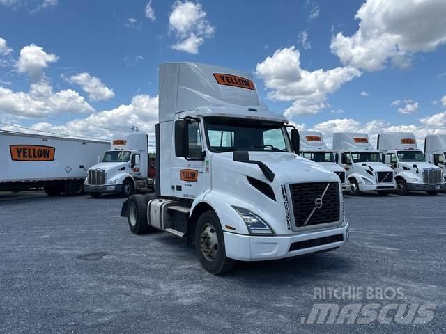 Volvo VNR300 Тягачі