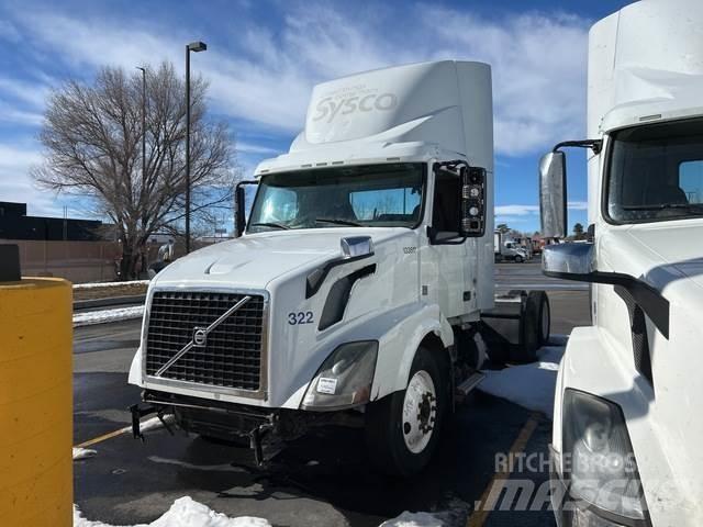 Volvo VNR64T Тягачі