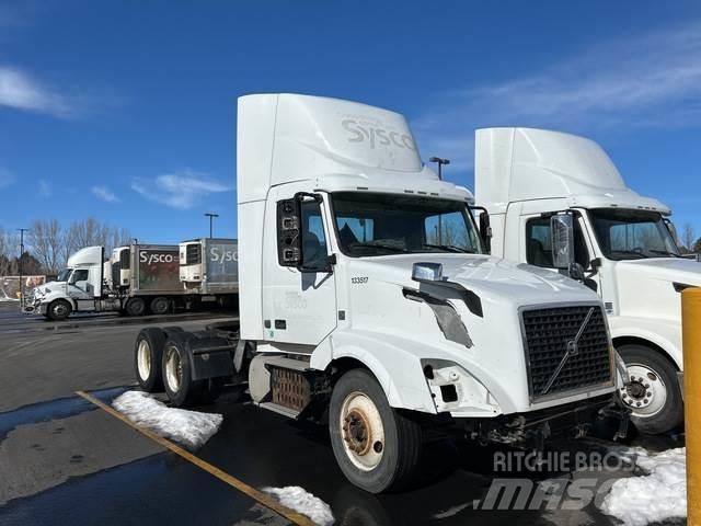 Volvo VNR64T Тягачі