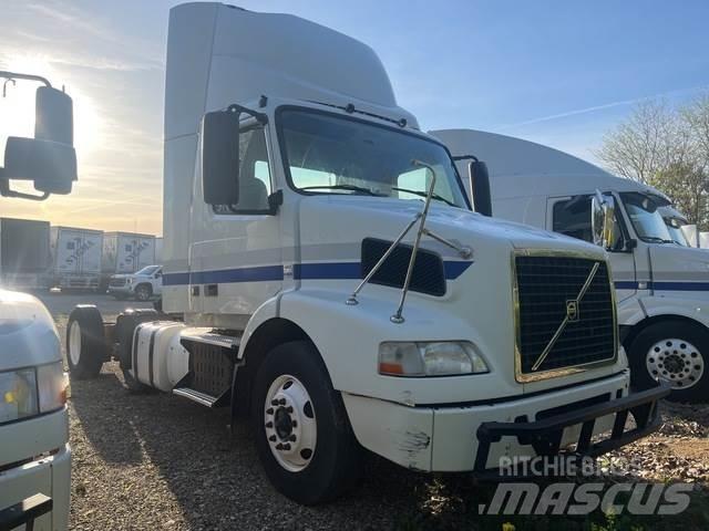 Volvo VNR64T Тягачі