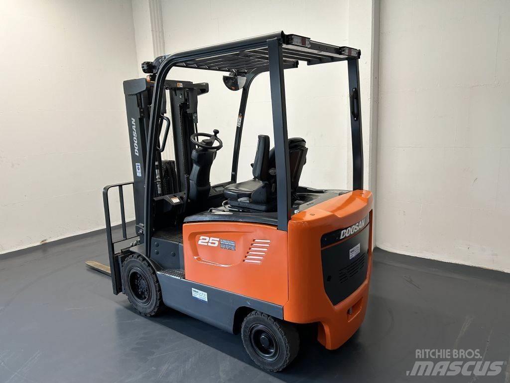 Doosan B25S-7 Електронавантажувачі