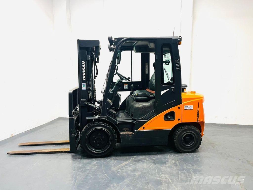 Doosan D30S-7 Дизельні навантажувачі