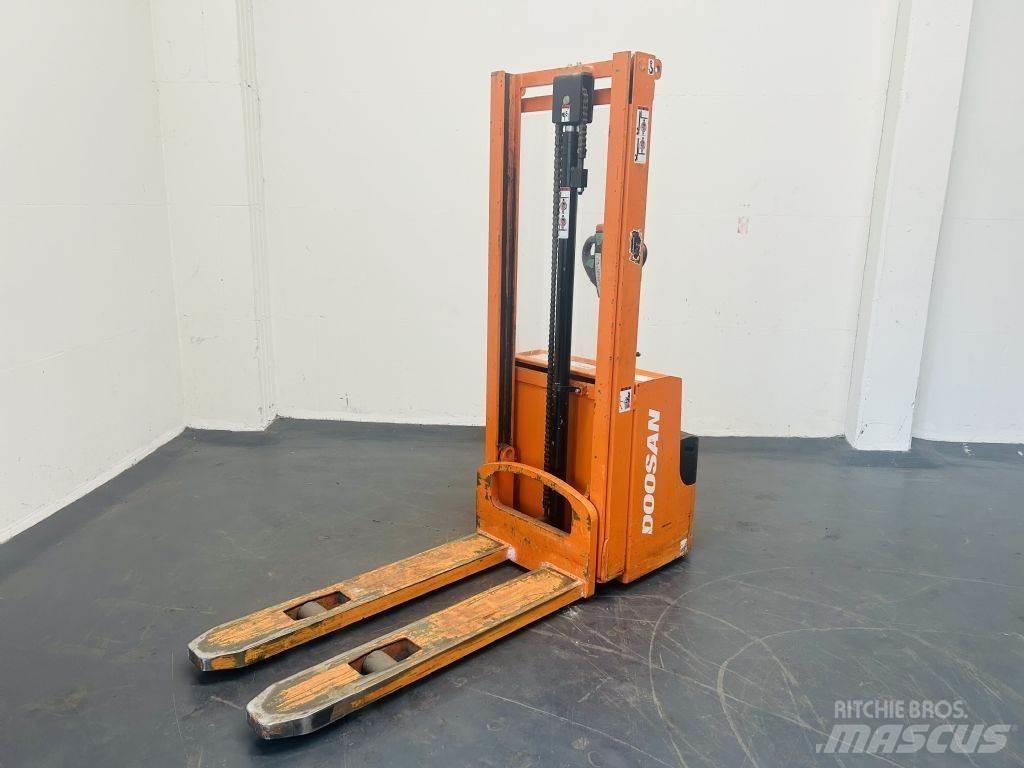 Doosan LEDS12.5C Ручний візок