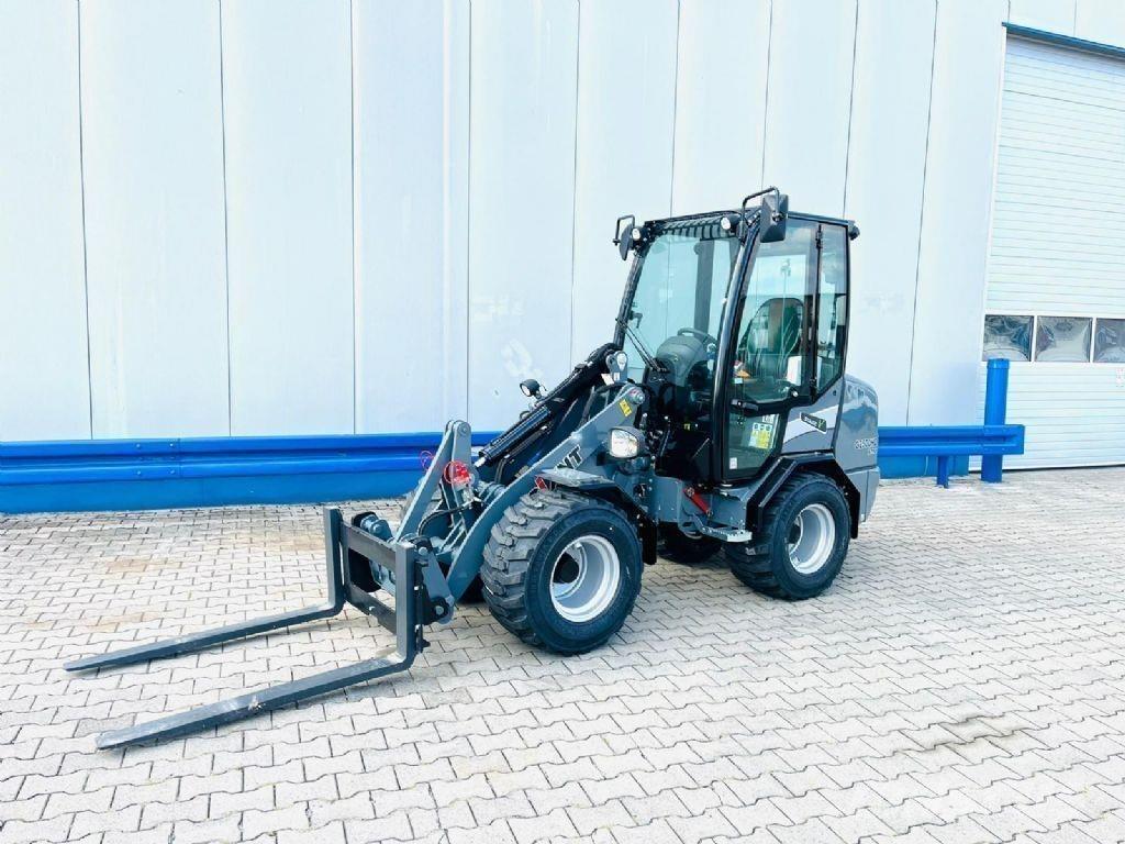 GiANT G2500 X-TRA HD Фронтальні навантажувачі